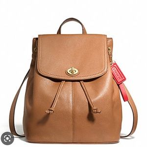 Coach F24385 Park Camel Brown
Pebbled Leather Turnlock Backpack Bag